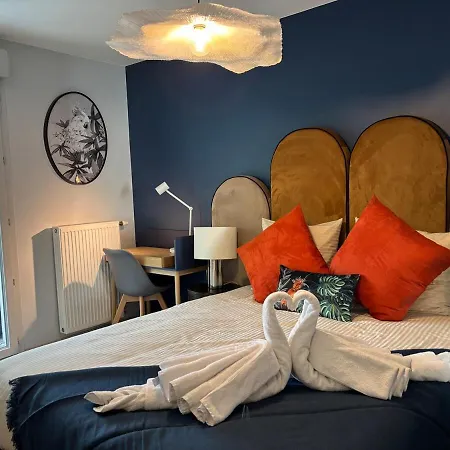 Retro-chic Elegance With Terrace Near Tramway Apartment Saint-Priest (Rhone)