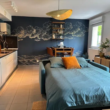 Retro-chic Elegance With Terrace Near Tramway Apartment