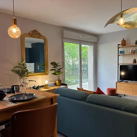 Retro-chic Elegance With Terrace Near Tramway *