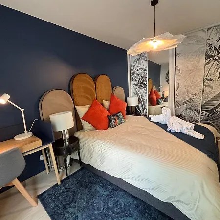 Retro-chic Elegance With Terrace Near Tramway Apartment *