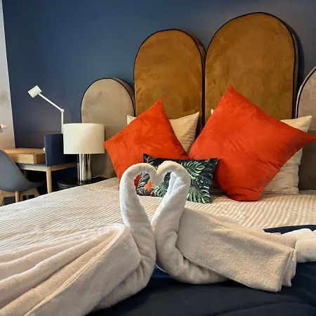 Apartment Retro-chic Elegance With Terrace Near Tramway Saint-Priest (Rhone)