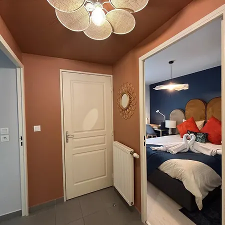 Retro-chic Elegance With Terrace Near Tramway