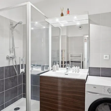 Retro-chic Elegance With Terrace Near Tramway * Saint-Priest (Rhone)