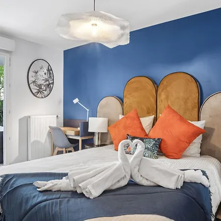 Retro-chic Elegance With Terrace Near Tramway *
