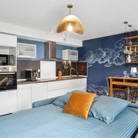 Retro-chic Elegance With Terrace Near Tramway