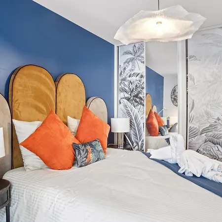 Retro-chic Elegance With Terrace Near Tramway