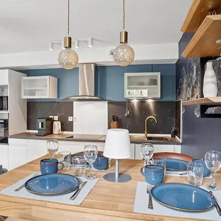 Apartment Retro-chic Elegance With Terrace Near Tramway Saint-Priest (Rhone)