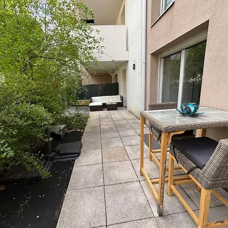 公寓 Retro-chic Elegance With Terrace Near Tramway *